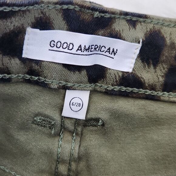 Good American NWT Sage Olive Green Leopard Print cut off jean shorts Size 6 / 28 - Picture 7 of 9